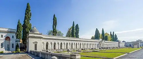 Vue est du cimetière.