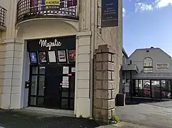 Cinéma associatif et école de musique et de danse.