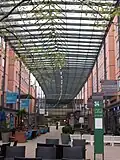 L'allée central entre la double rangée des pavillons de la cité internationale, en 2017.