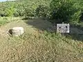 Citerne DFCI enterrée dans le massif de la Sainte-Victoire (Bouches-du-Rhône).