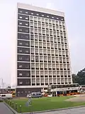 Façade sud du bloc supérieur de l'hôtel de ville, depuis Statue Square en septembre 2004, avant sa rénovation.