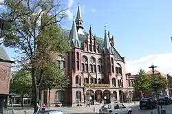 Rathaus (hôtel de ville).