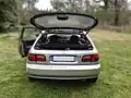 Partie supérieure (lunette) du coffre de la Civic 3P ouverte.