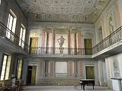 Peintures murales de la salle de bal.
