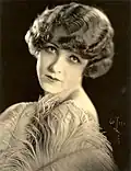 Claire Windsor par Witzel
