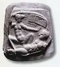 Relief avec inscription.