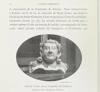 Clef de voûte de la chapelle du château photographiée par Paul Gruyer vers 1920.