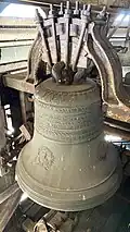 Cinquième cloche du clocher, fondue en 1854 par Gédéon Morel. 660 kg. Elle sonne en fa#3.
