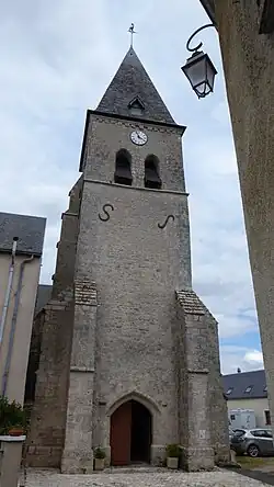 Le clocher-tour.