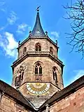 Clocher de l'église avec son cadran solaire
