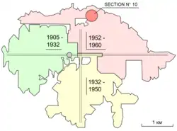 Au centre, un point gris d'où partent quatre voies représentant l'accès au puits de remontée et les voies de circulation principales de la mine. À gauche, l'ouest de la mine est représenté en vert, car exploité à partir de l'ouverture de la mine et jusqu'en 1932. Au sud, la zone en jaune est exploitée entre 1932 et 1950. Au nord, au nord-est et à l'est figure la zone rouge, exploitée de 1952 à 1960, et majoritairement touchée par l'accident. La section expérimentale no&nbsp;10 est représentée par un point rouge au nord-nord-ouest.
