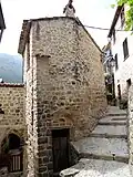 Les ruelles en montant vers l'église.