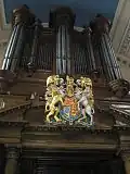 Orgue et armoiries royales