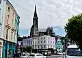 La cathédrale depuis le centre-ville.