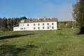 Ancienne ferme sur sa propriété devenue centre Saint-Rémi.