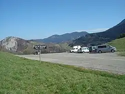 Le parking du col : base de départ en randonnée.