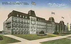 Carte postale représentant l'immeuble d'une institution scolaire.