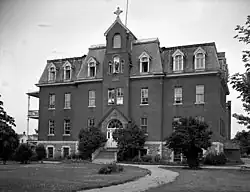 Le premier Collège Saint-Michel de Buckingham.