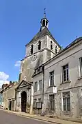 La collégiale Saint-Loup. Vue occidentale.