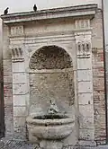 La fontaine face à la Cathédrale.