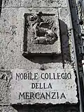 Plaque à l'entrée.