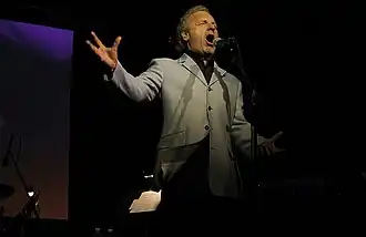 Août 2007 : Colm Wilkinson (en) (Jean Valjean) en version concert à Toronto au Canada.