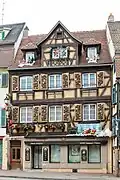 Une boulangerie au no&nbsp;6.