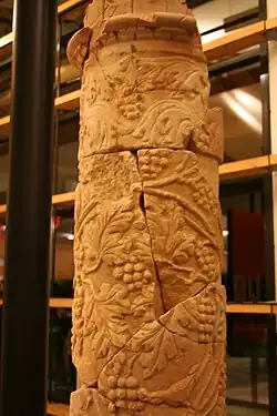 Une des colonnes de la villa au grand péristyle
