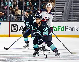 Description de l'image Columbus Blue Jackets at Seattle Kraken - 2024-01-28 - Tomáš Tatar, Justin Schultz and Dmitri Voronkov (53496367656).jpg.