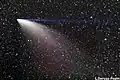 La comète Neowise le 20 juillet 2020 au col de la Lombarde (France). 40&nbsp;poses de 20&nbsp;s, objectif 50&nbsp;mm avec Canon 1000D sur trépied.