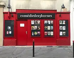 La facade de la Comédie des 3 bornes (au no&nbsp;32) en octobre 2018.