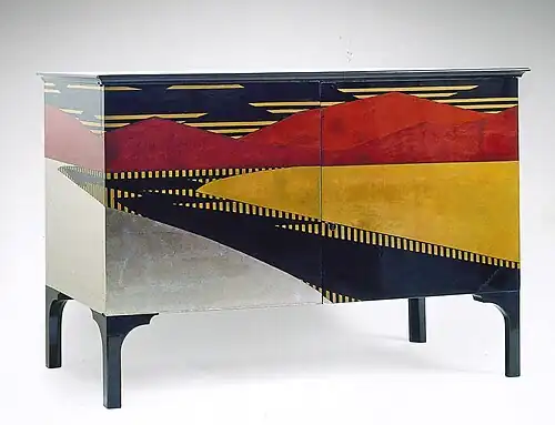 Commode en laque noire et couleurs de Jean Dunand, 1921.
