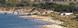 Les blockhaus affaissés à Saint-Clément-des-Baleines sur la côte nord de l'île de Ré en Charente-Maritime.