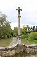 Le calvaire au milieu du pont.