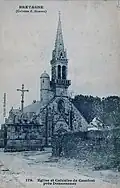 Confort : l'église et le calvaire au début du XXe siècle (carte postale Émile Hamonic).
