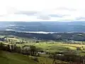 Lac de retenue de Naussac vu depuis le village de Pradelles en Haute-Loire (vue 2).