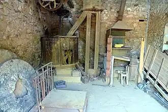 Meules de broyage des ocres.