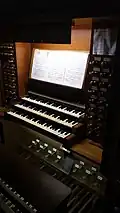 Console du grand orgue de la cathédrale Saint-Mammès.