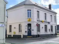 Le bureau de poste.