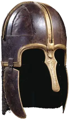 photo d'un casque en métal avec protège-joues et camail