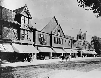 Newport Casino, Newport, Rhode Island (1879), McKim, Mead & White, architectes.