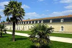 Le bâtiment vu du jardin de la Galissonnière