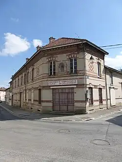 Cormicy - exemple d'architecture de la reconstruction - boucherie Da Rocha place Saint-Vincent