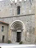Façade occidentale : portail et fenêtre