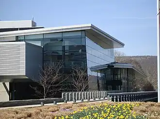 Corning Museum of Glass, 1951. Cette photo est celle du musée actuel, pas du musée de 1951.