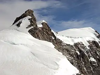 Vue de la tête Noire au premier plan.