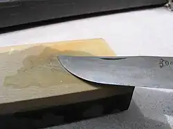 Aiguisage d'un couteau.