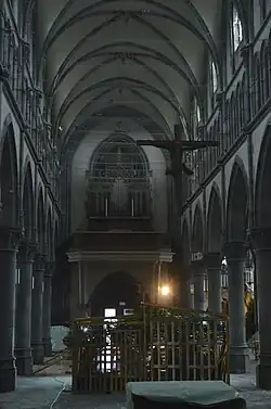 Nef vers l'entrée.