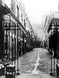 Vue de la cour vers 1870 (photographie par Charles Marville).