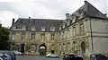 Bâtiments en T.